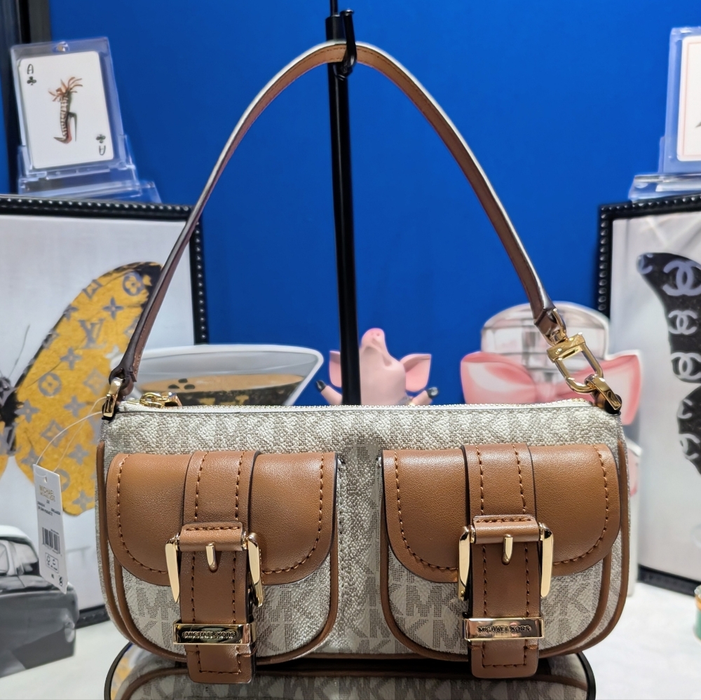 Michael Kors Zoe Small Pochette With Monogram In Vanilla W/ Tan Leather - NEW🔥